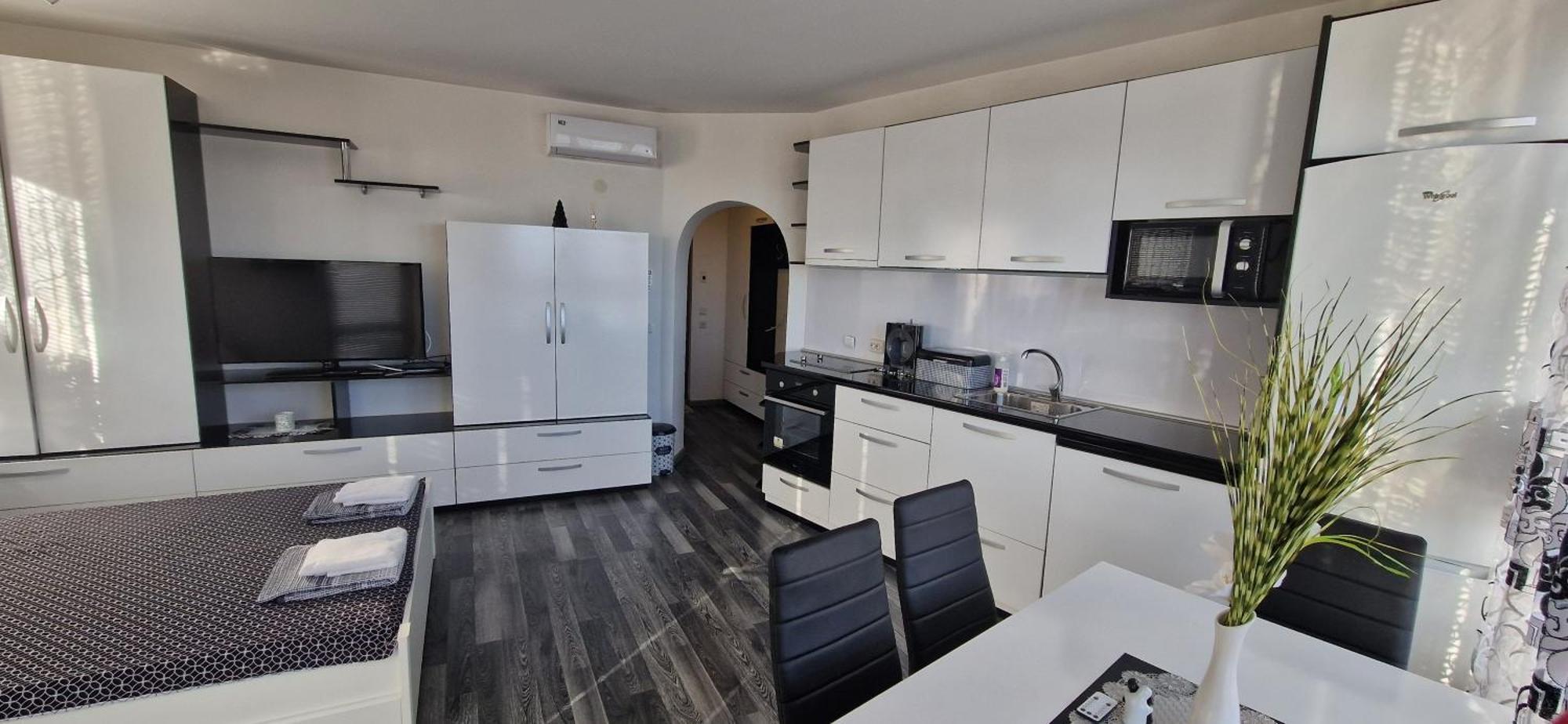 Black And White Apartment Karłowo Zewnętrze zdjęcie